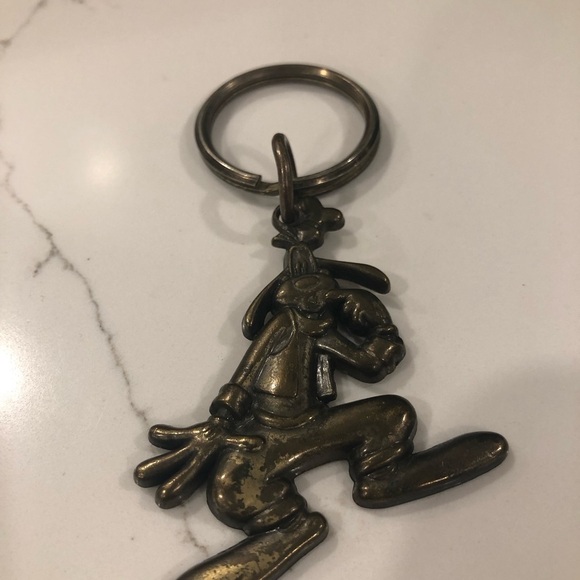 Disney goofy brass key  chain 2 inch - Picture 1 of 3